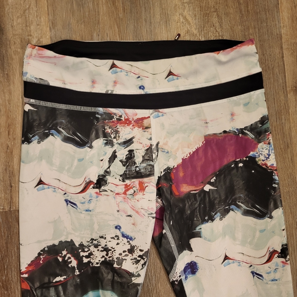 Lululemon Run: Inspire Crop ll Leggings in Pigment Wave multi/black size 6 - Picture 6 of 11